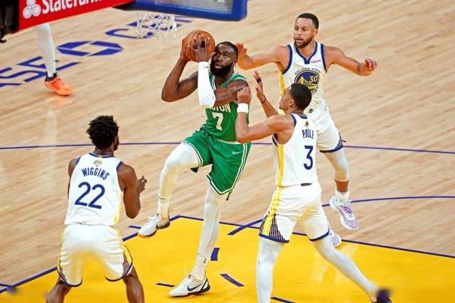 哈兰德=英超“吐饼之王”！本赛季已错失12次良机