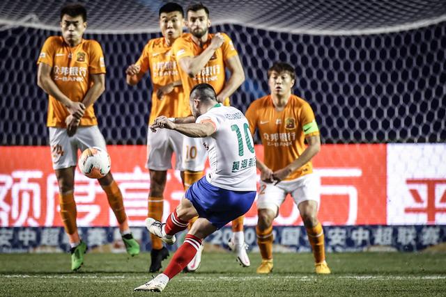 灰熊5连胜送鹈鹕7连败 杨21+11老鹰双杀骑士