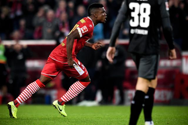 祝铭震28分胡金秋23分 广州大胜广厦35分